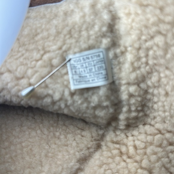 UGG Wedge Boot 
Size 6 - Picture 10 of 10